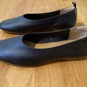 Barely worn Everlane Italian Leather Day Glove! Like (almost) new.